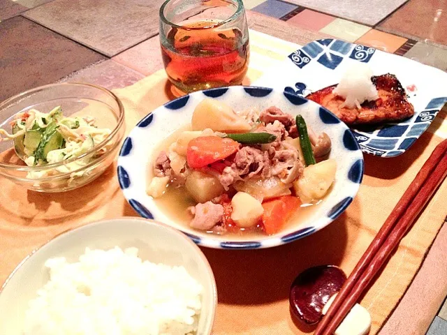 晩ごはん〜ブリの塩麹漬けポン酢焼き上げ、肉じゃが、きゅうりのカニかまサラダ、白ごはん|あやめぶさん