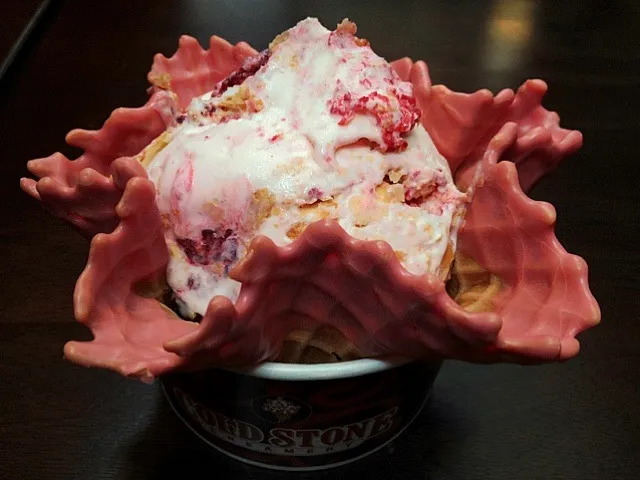 Cold stone Ice cream-strawberry and rose!|Elaineさん