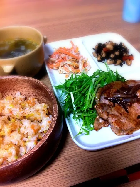 シャケチャーハンと生姜焼き定食|前田あゆみさん