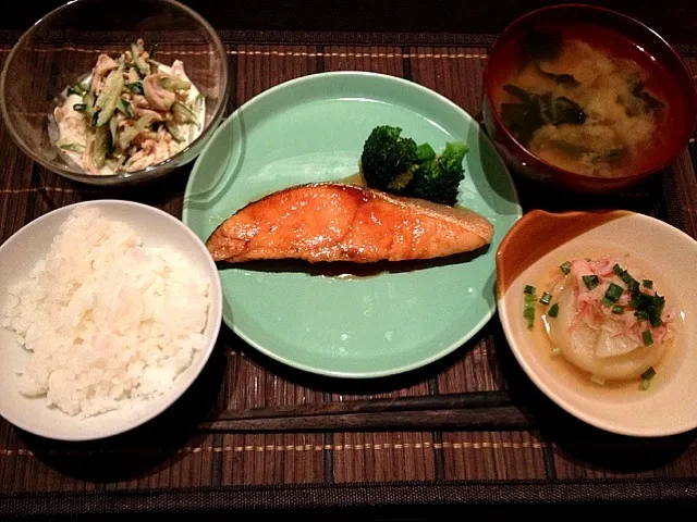 鮭の生姜焼き、大根とカニカマのくず煮、ササミとキュウリのサラダ|はるさん