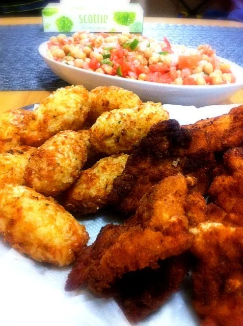 Bolinho de Arroz, File de Frango a Milanesa  e Vinagrete de Grão de Bico....|lucia inoueさん