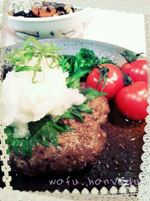 Snapdishの料理写真:和風ハンバーグ～★大根おろしと和風生姜ソースの相性がよかった(^o^)|なおてぃさん