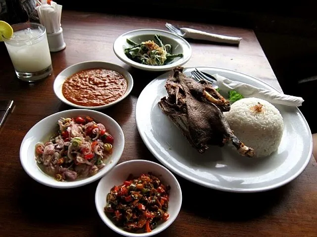 Snapdishの料理写真:Balinese bebek betutu and sambal|tiffany chendrainyさん