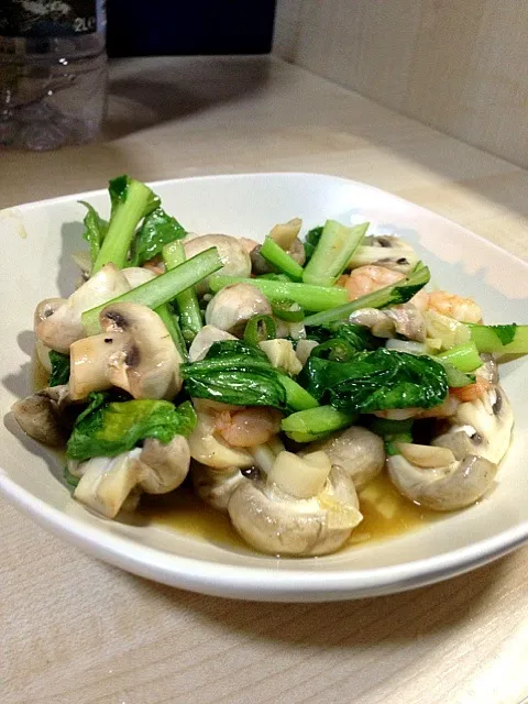 Stir fried vegetable with mushroom and shrimp|Ruyiさん