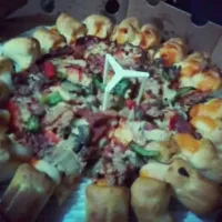 Snapdishの料理写真:Pizza Hut so Yummy|yektiさん