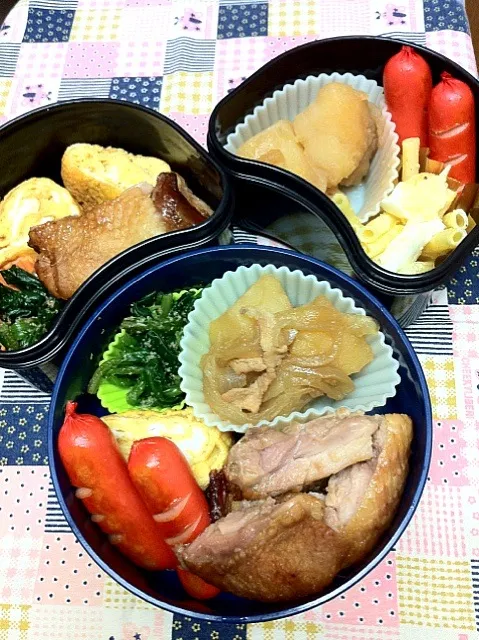 鶏もも肉の味噌漬け、出し巻き卵、ほうれん草の胡麻和え、肉じゃが、ウィンナー、マカロニサラダ(旦那さん弁当のみ)|ヒロミさん