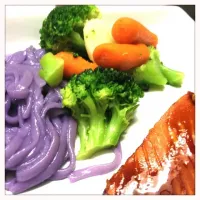 Snapdishの料理写真:Salmon with unagi sauce, purple noodles and veg|Alexandra Einessさん