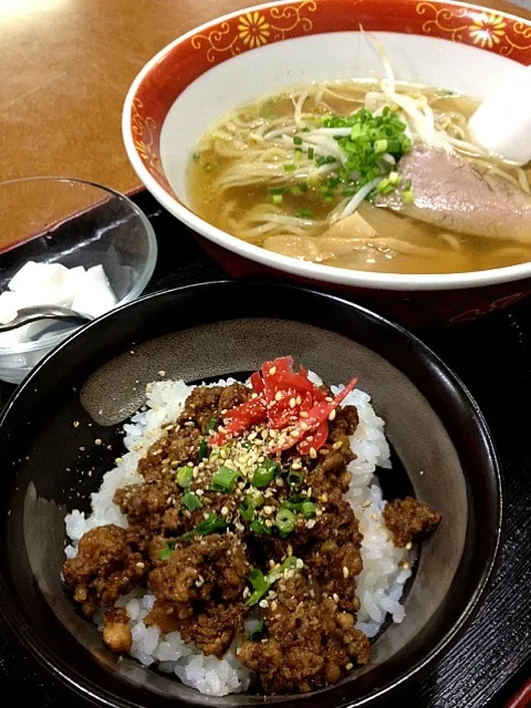 そぼろ御飯とラーメン|SHUZYさん