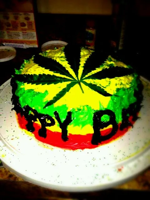 Snapdishの料理写真:Rasta Birthday Cake|Stephanie Lagmanさん