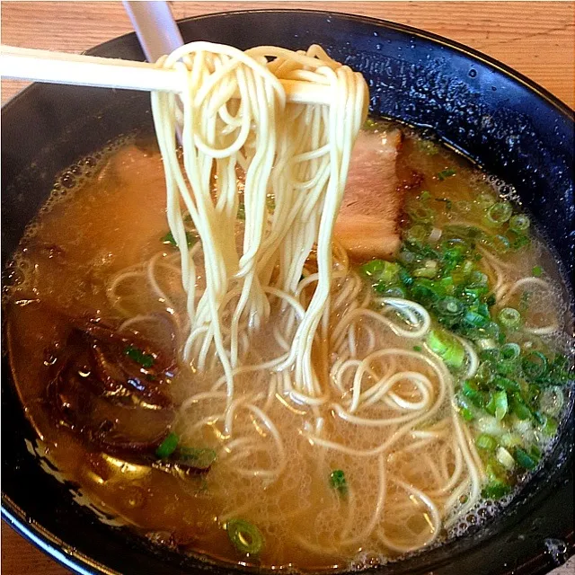 Snapdishの料理写真:とんこつラーメン(飯塚)|Yas Nakさん