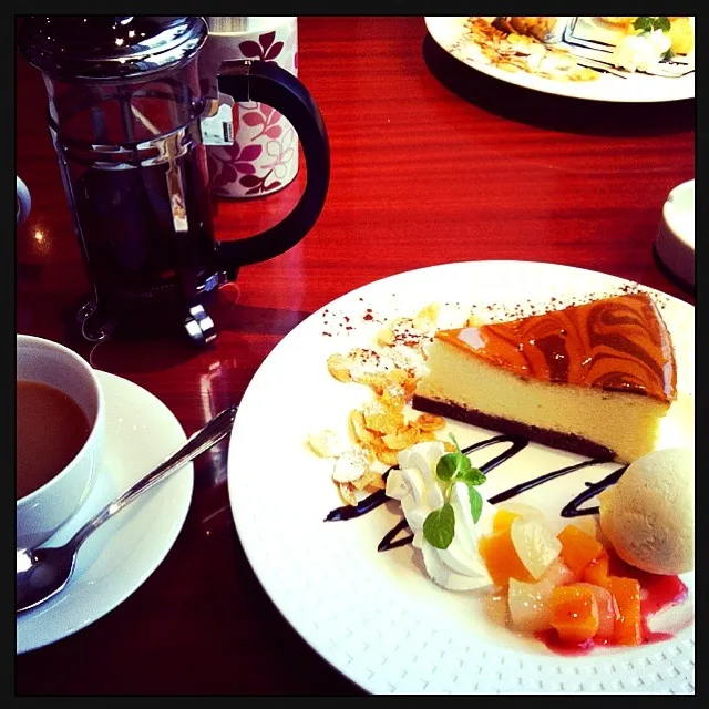 Taking a break w cake♡|Mocca Princessさん