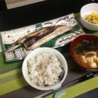 Snapdishの料理写真:ホタテご飯 お味噌汁 さんまの干物 かぼちゃサラダ|tomoさん