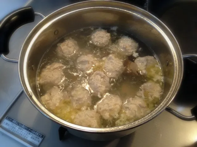 胸肉とモモ肉の鶏団子の下茹で完了|ねこさん