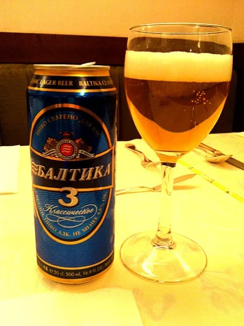 はじめてのロシアビール、飲みやすい、もしかしてウォッカのチェイサー代わり？(￣▽￣)|ままぞうさん