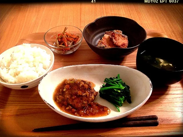 Snapdishの料理写真:和風なめこおろしハンバーグ☆鰤の竜田揚げ☆きんぴら牛蒡☆ほうれん草のお浸し|kazukazumamaさん