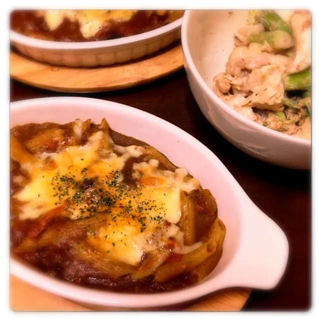 Snapdishの料理写真:焼きカレーパスタ＊鶏肉とアスパラのサラダ|marimocoさん