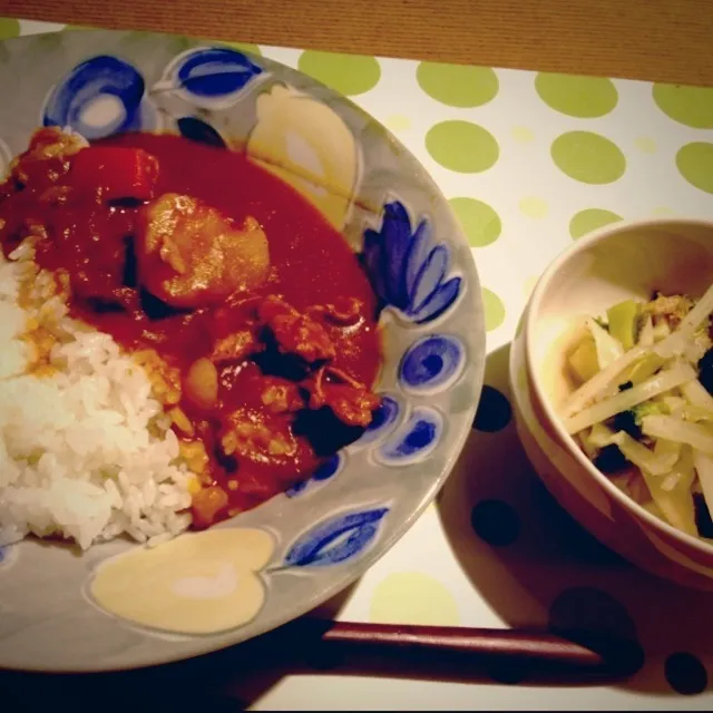 カレー第一日目。白菜と小松菜のサラダと共に。|よっしーさん