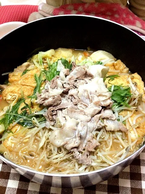 Snapdishの料理写真:濃厚とんこつしょうゆ鍋、〆はラーメンで…|♡よっしー♡さん