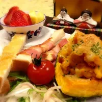 Snapdishの料理写真:朝ごはん まるごとかぼちゃグラタンとスティックトースト🎶