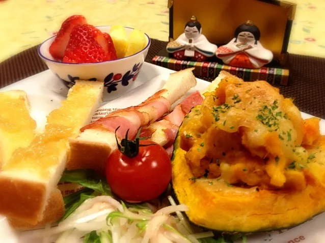 朝ごはん まるごとかぼちゃグラタンとスティックトースト🎶|メイスイさん