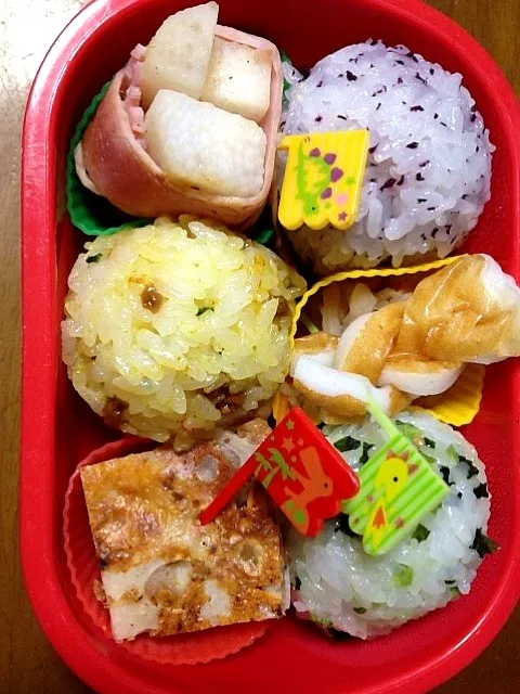 幼稚園のお弁当 2/8⁂三色おにぎり⁂|5児のママさん