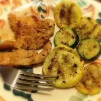 Snapdishの料理写真:Garlic lime chicken with grilled squash|lissa cobbさん