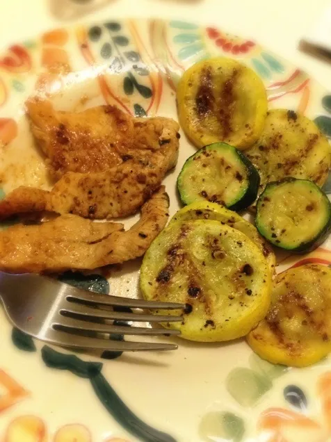 Snapdishの料理写真:Garlic lime chicken with grilled squash|lissa cobbさん