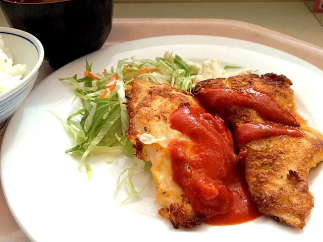 今日の社食は鶏肉のチーズピカタ。440円。|ルーア・ブランカさん