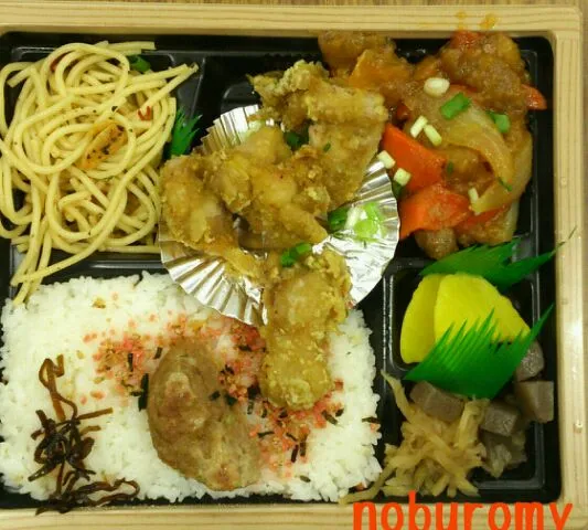 Snapdishの料理写真:唐揚げ-酢豚弁当|NOBUROMYさん