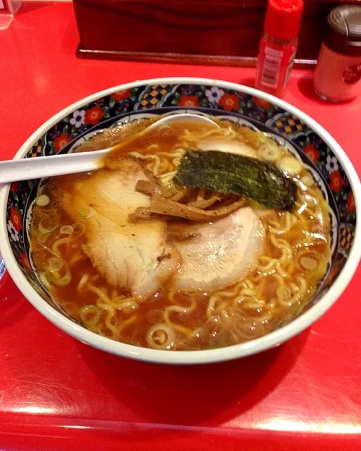 しんしんと降る雪も大盛り醤油ラーメンの湯気に溶けゆく|フクフクロウさん