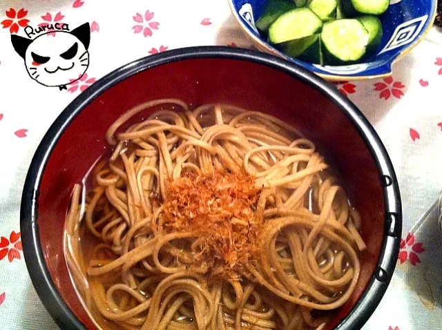 温かい蕎麦とキュウリのごま油和え|瑠々華さん