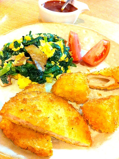 ハムカツ 芋フライ ちくわフライ ほうれん草とベーコンと卵のバター炒め ぽにこ Snapdish スナップディッシュ Id Bbx5ea