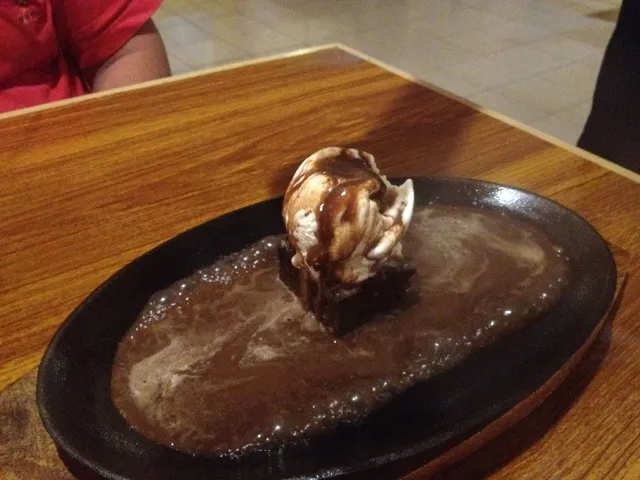 sizzling choco vanilla ice cream|ken miyahiraさん