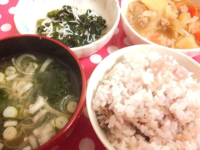 肉じゃが、わかめの味噌汁、わかめとしらすの酢の物|ゆうかさん