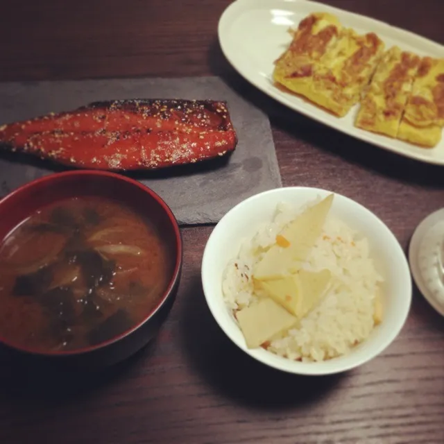 炊き込みご飯＋さばの味醂漬け焼き＋出し巻き卵＋お味噌汁|halco25さん