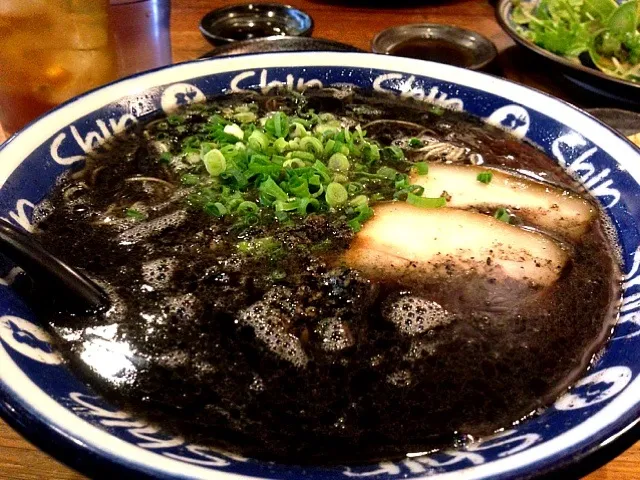 福岡『shin-shin』の黒胡麻ラーメン|愛さん