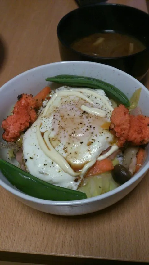 Snapdishの料理写真:朝からがっつり、目玉焼き丼|cookingパパ五郎さん