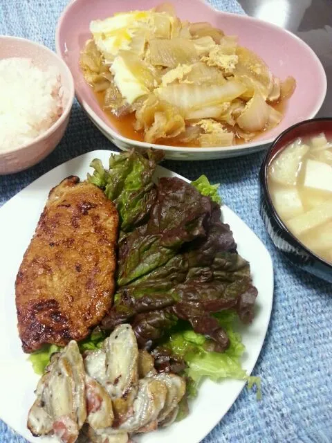 Snapdishの料理写真:ポークソテー ごぼうサラダ 白菜と玉ねぎの卵とじ 豆腐とえのきと揚げの味噌汁|野崎恵理さん