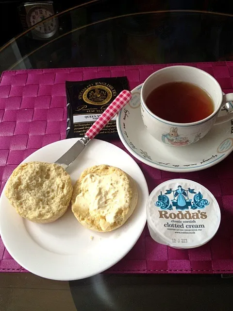 CHIFFERS's Scone with clotted cream and English tea!!|みどりさん