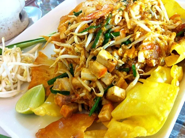 Crispy Pad thai|Issara. 🍴さん