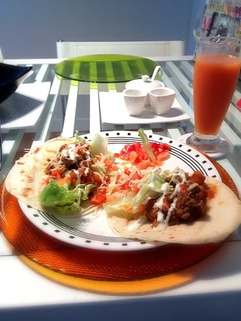 Snapdishの料理写真:Tortillas mexicanas con carne|Miguel Ramirezさん