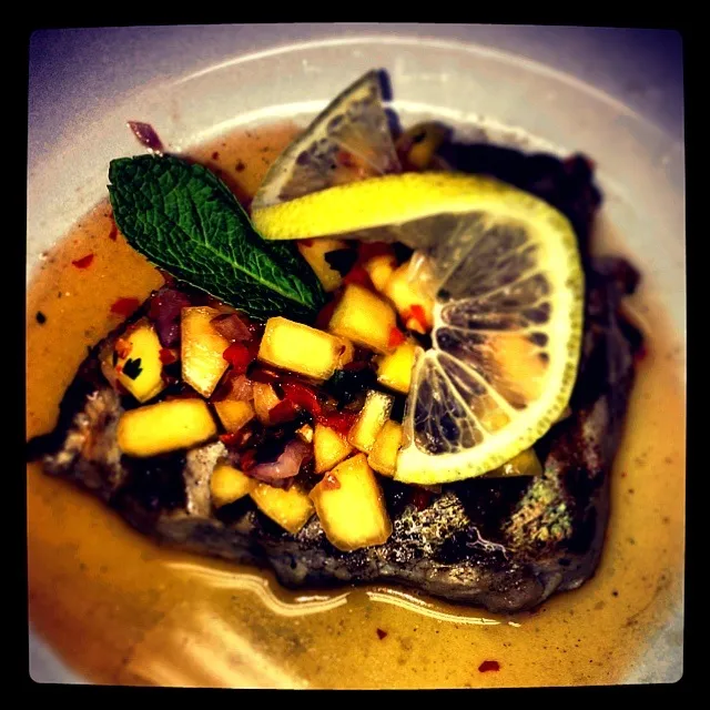 Grilled mahi mahi with mango salsa|Andrew Tobinさん