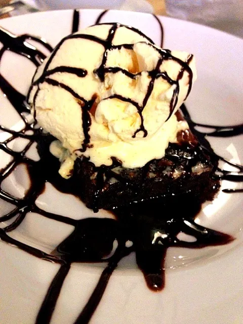 Chocolate Brownie with Vanilla Icecream|willklhさん