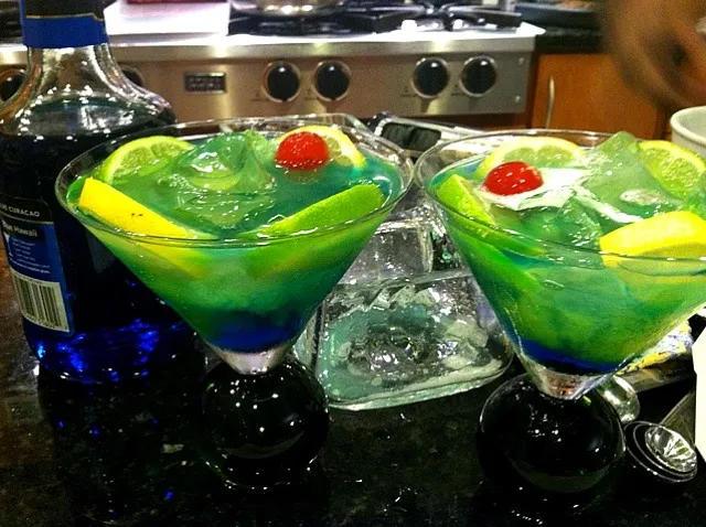 Snapdishの料理写真:Vodka Midori Cocktails|Willie Cochranさん