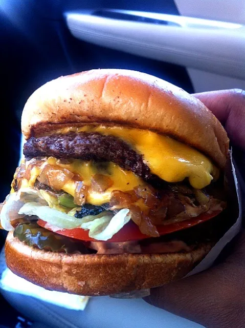 Double-double @ In N Out|Vidur Gangwalさん