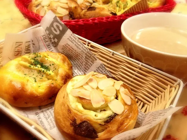 朝ごはん 焼きたてクリチショコラパンと明太ポテトパン🎶|メイスイさん