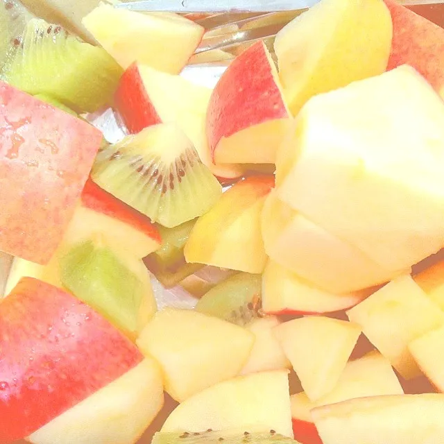 Snapdishの料理写真:Fruit salads with a lil bit of lemon juice.|intanlyanaさん