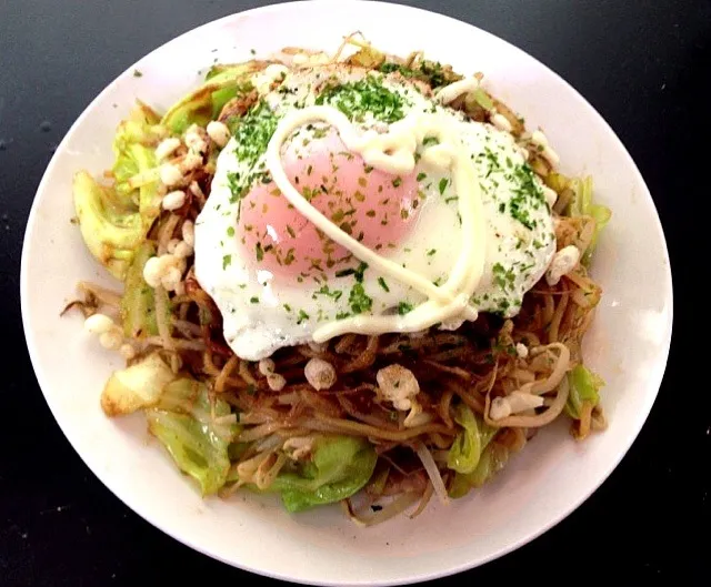 焼きそば 目玉焼きバージョン|とっしーさん