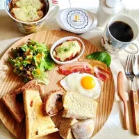 頂き物の行列の出来るパンで朝ご飯|すのさん