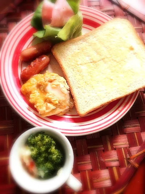 Lunch angry mom🍞怒ったママのご飯(*≧艸≦)|🌈Ami🍻さん